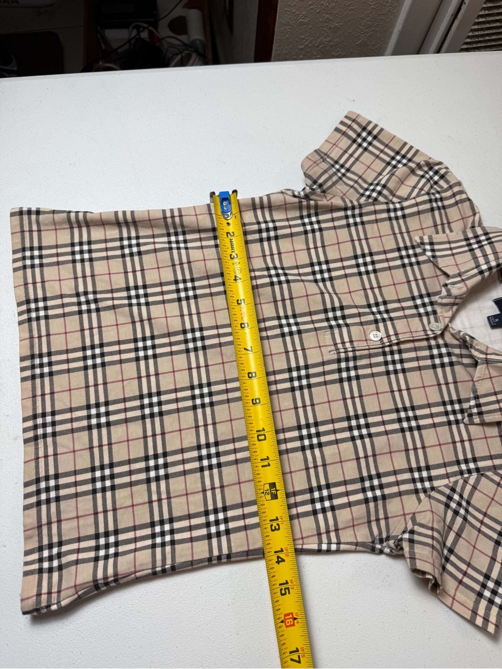 vintage Burberry short-sleeve polo shirt featuring the iconic beige Nova Check - Picture 2 of 6